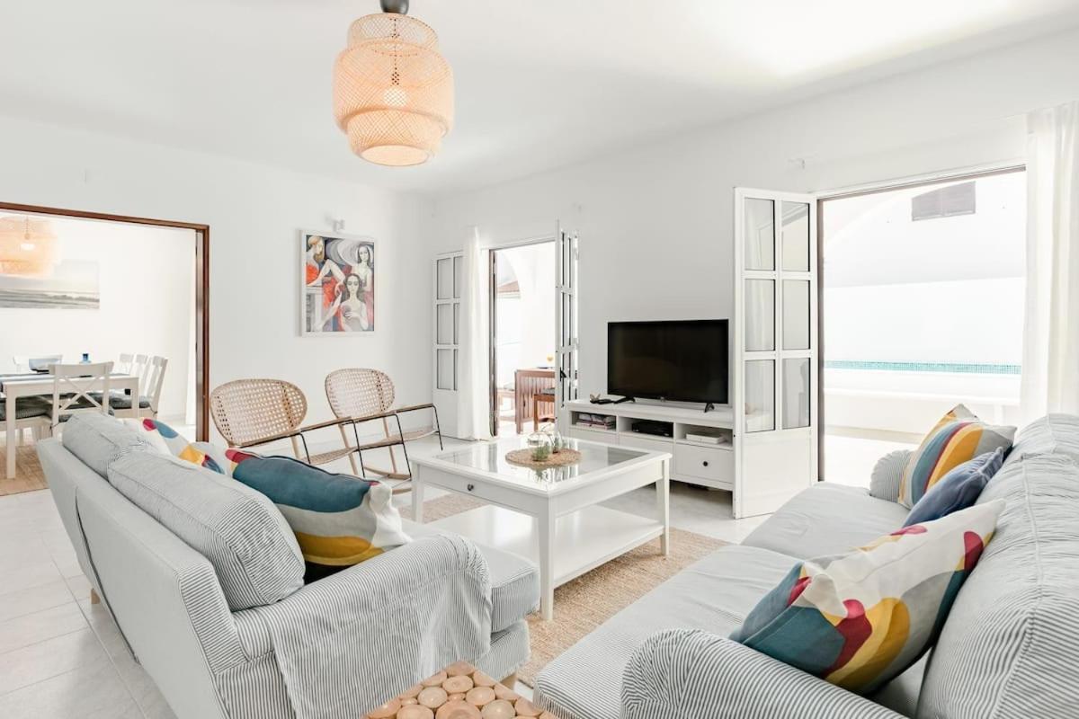 וילה נובה דה קסלה Beachfront Villa With Private Pool In Manta Rota מראה חיצוני תמונה