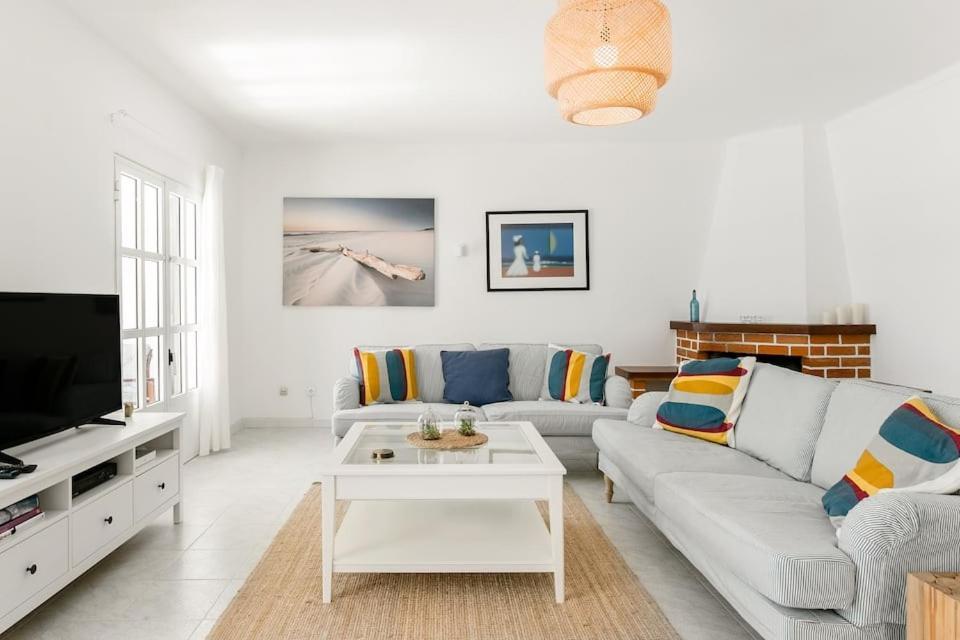 וילה נובה דה קסלה Beachfront Villa With Private Pool In Manta Rota מראה חיצוני תמונה